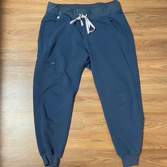 Figs. Zamora Jogger Scrub Pants. Navy. Medium Petite - Picture 3 of 7